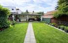 Casa in apreciabil potential,cu terase, curte,gradina echipata,2 pivnite,Str. Ro - 36
