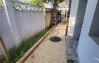 Casa de inchiriat. curte, centrala proprie, zona centrala. metrou 7min - 12