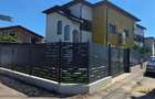 CASA DE VANZARE  / Ideala pentru clinica, birou sau de locuit - 2