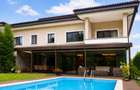 Vilă în Oxford Gardens | 490 mp Utili | Teren 1.300 mp | Piscină Încălzită - 1