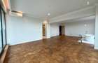 Penthouse cu 4 camere // terasă 70 mp / 200 mp / 3 parking / Straulesti