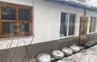 Casa de vanzare, cu 3 camere, 76 mp + anexă 20 mp, zona Vatra Dornei