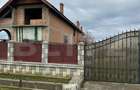 Casa de vanzare la rosu, 10 camere, 246,50 mp, zona Exterior Sud - 19