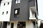 CASE TIP DUPLEX, 6 CAMERE, TOATE UTILITATILE, CENTRALA, COMISION 0% - 4