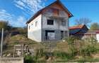 Casa la rosu de vanzare in Caiuti, Bacau - 1