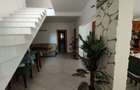 Casa mare +teren > 2000 m2     8dorm+ 3 bai - 3
