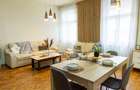 Apartament cu farmec istoric, Piața Victoriei, 63 mp utili , lift - 2
