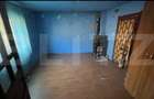 Casa de vanzare, cu 10 ari de teren, in zona linistita