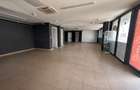 Spațiu comercial 87 mp | Vitrină 13 ml | 2 grupuri sanitare | Depozitare - 5