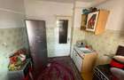 Apartament cu 3 camere decomandat, etaj 2/4,  zona Galata - 1