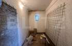 Casa 80 mp, teren 2717 mp intravilan, zona Branisca