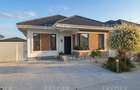 Casa cu 4 camere in complex rezidential Tunari - 1