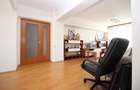 3 camere cu living de 31 mp, dormitoare de 14 și 12, bucătărie de 10,  centrală - 2