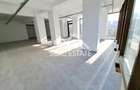 Spatiu comercial vitrine, vad stradal - 1