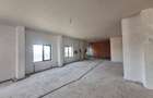 Spatiu Comercial - Bloc Nou - Stradal - 275 mp - 3 parcari - 9