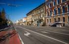 Apartament 3 camere renovat complet în Centru – teren în curte și beci inclus - 1