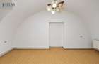 Piata Sfatului, 41 mp., ideal regim hotelier, de renovat la interior, acces usor