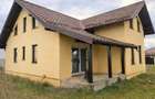 Casa individuala cu garaj si subsol 5 camere Vorovesti - 2