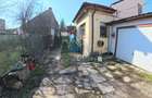 Două case în curte comună, 6 camere + 385 teren - zona semicentrală - 18