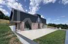 Casă arhitectură modernă cu panoramă spre Munții Făgăraș și Cetatea Cisnădioara