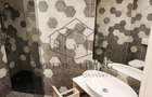 Apartament situat la etajul doi al unui bloc cu 3 etaje