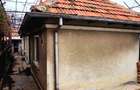 Vând casă bătrânească cu terenul aferent  - 1