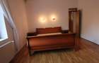 Primaverii Apartament in vila cu 2 dormitoare 2 bai de inchiriat. Single expat. 