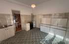 Casă spațioasă cu 6 camere, teren 700 mp, garaj și terasă - 4
