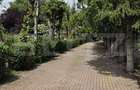 Proprietate Exclusivistă: 2 Case, Piscină și Teren de Tenis pe 3833 mp - 4
