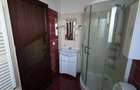 Casa cu etaj, mansarda, curte, 3 dormitoare, 3 camere de zi, 4 bai. Com. Smardan
