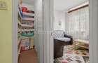 Apartament cu 3 camere, confort 1, decomandat, etajul 1.