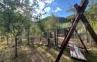 Gospodărie cu 10.900 mp teren, 3 constructii, Cainelu de Sus