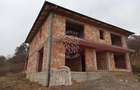 Casa la rosu 212 mp-terasa 25 mp-balcon 11 mp-teren 1034 mp-Teaca - 1