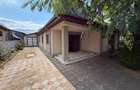 Casa  de vanzare in Golesti  cu 1.000mp teren - 1