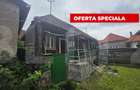 Casa taraneasca de lemn cu veranda - 1