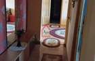 De vanzare  Apartament cu 3 camere - 4