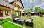 Casa 8 camere,teren 1027 mp, foisor si gratar,Micesti - 3