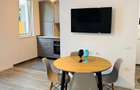 Închiriez apartament 2 camere, cu gradina amenajată in bloc nou.