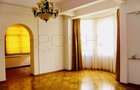 Apartament în vila 250mp + curte exclusiva 300mp, Piața Dorobanti