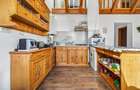 Casa pe 3 niveluri | Terasa cu priveliste | 3 parcari | Pozitie centrala