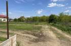 Teren intravilan in Crevedia, 3 loturi 650mp, 30000euro/lot, deschidere 20m - 3
