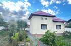 Casa cu 2 apartamente, 210 mp, teren 800 mp, zona Rasnov - 1