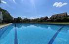 Vilă cu acces la piscina langa Jolie Ville - 1