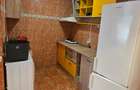 De închiriat 2 camere decomandate, etajul 2,  Micro 21, Bloc stradal - 7