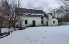 Casa singur in curte Vulcan -Central - 2