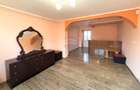 Casă / Vilă cu 8 camere de vânzare în zonă centrală - Urlati - 2