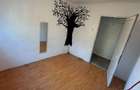 Apartament cu 4 camere de 81 mp, de renovat, în bloc reabilitat