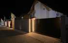 Casă modernă complet renovată, cu curte amenajată și sisteme inteligente