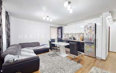 Apartament cu 3 camere semidecomandat în Floreşti