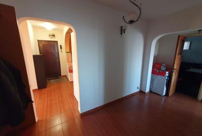 Apartament cu 4 camere decomandat în Costin Georgian